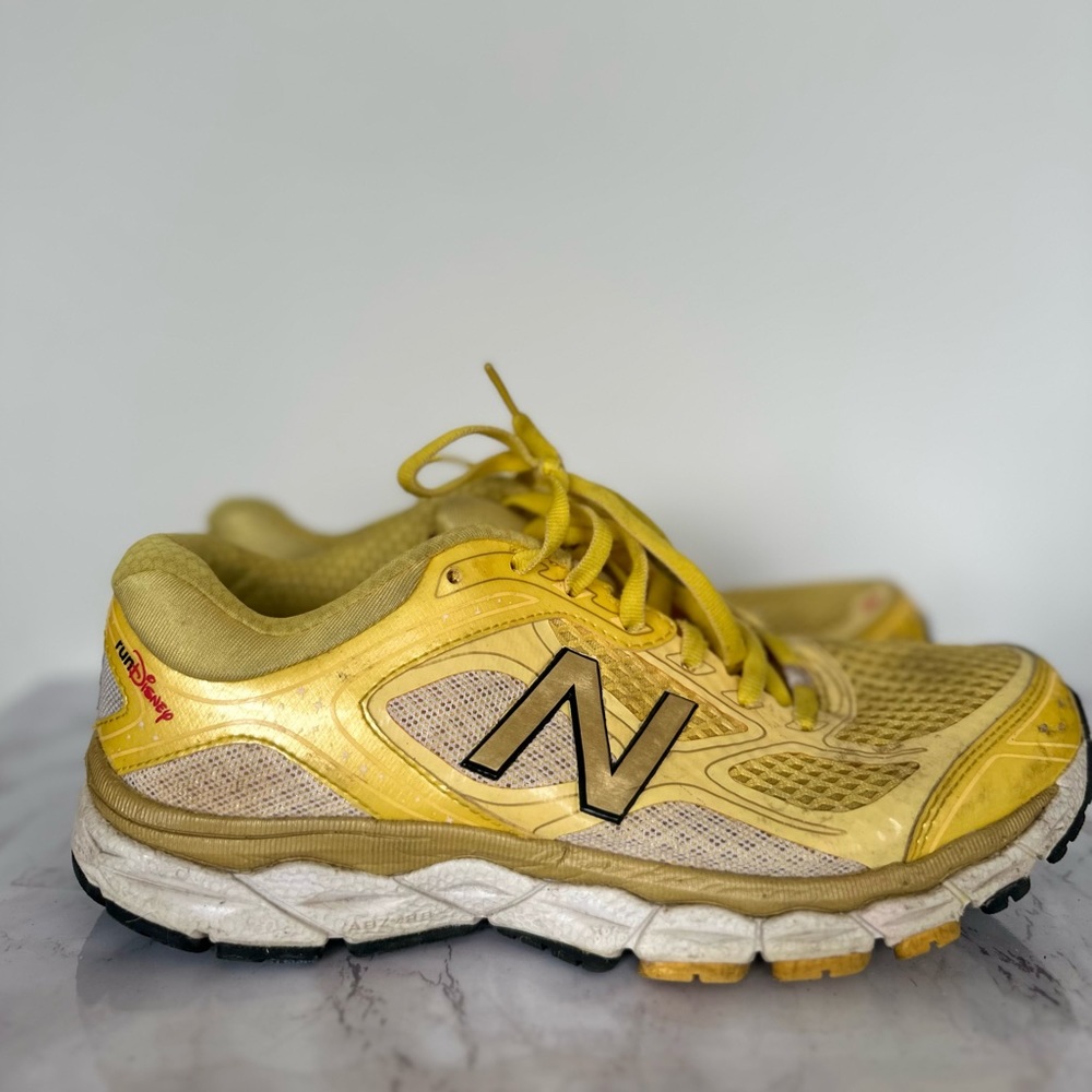 [Limited Edition] Disney New Balance Women Size 8 Gem